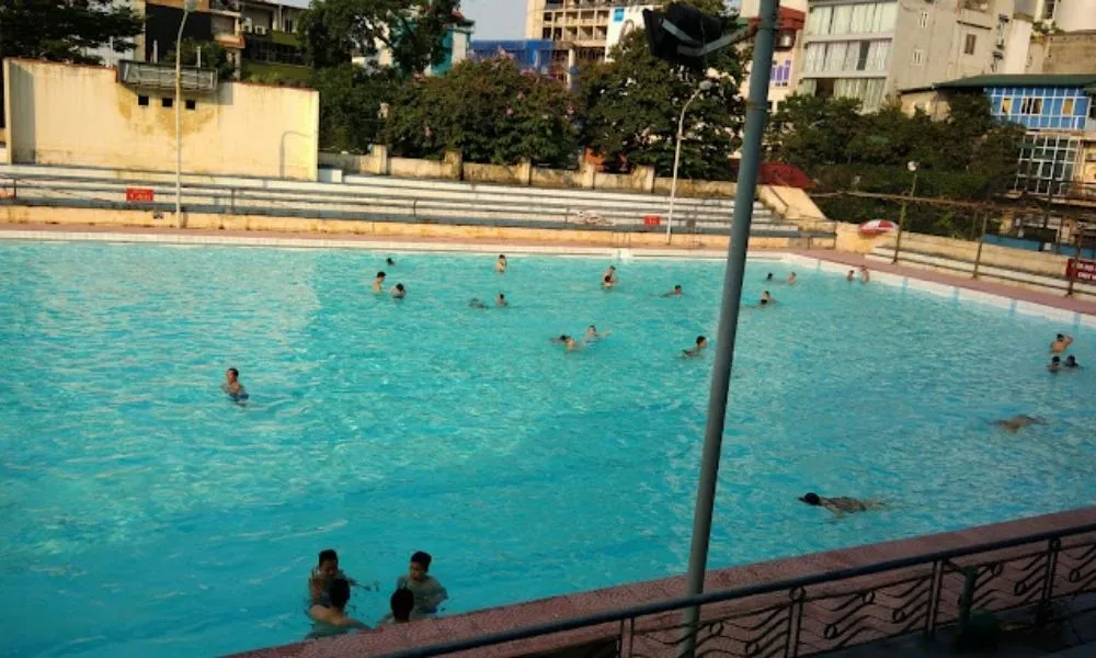 Giá vé bể bơi bốn mùa Thái Hà và học phí được đánh giá là “mềm” hơn so với nhiều đối thủ cạnh tranh