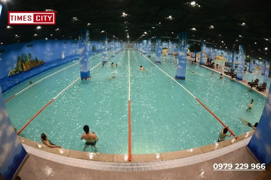 Bể bơi bốn mùa Times City rộng rãi, tiện nghi hiện đại