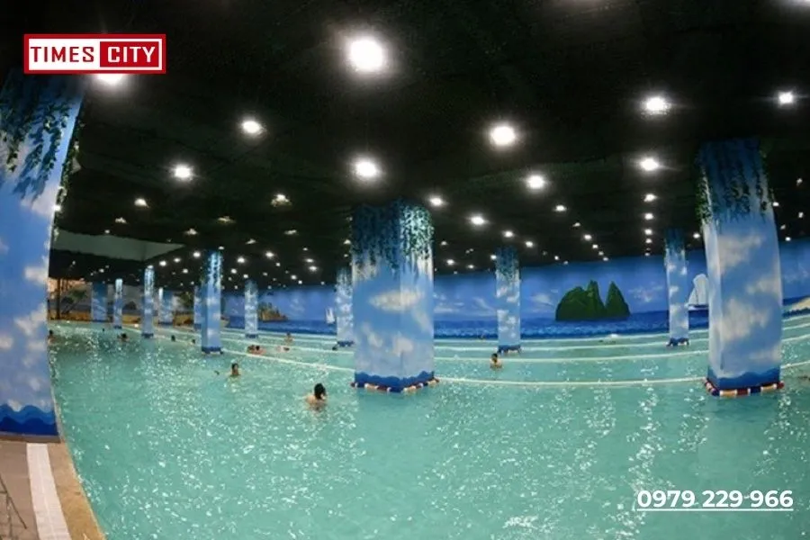 Tổng quan khu vực bể bơi và ghế nghỉ dưỡng tại Times City