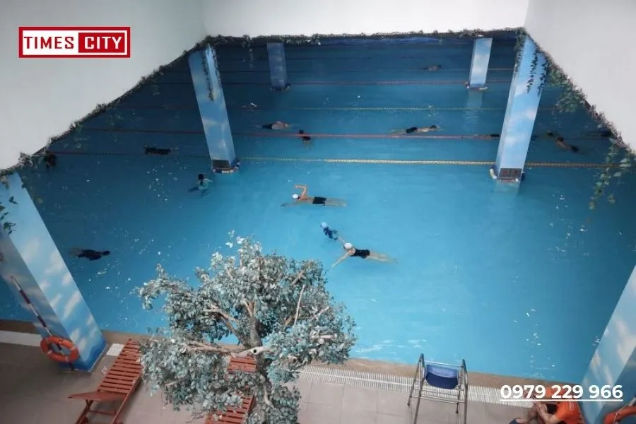 Hình ảnh bể bơi trẻ em và khu vực giám sát an toàn tại Time City