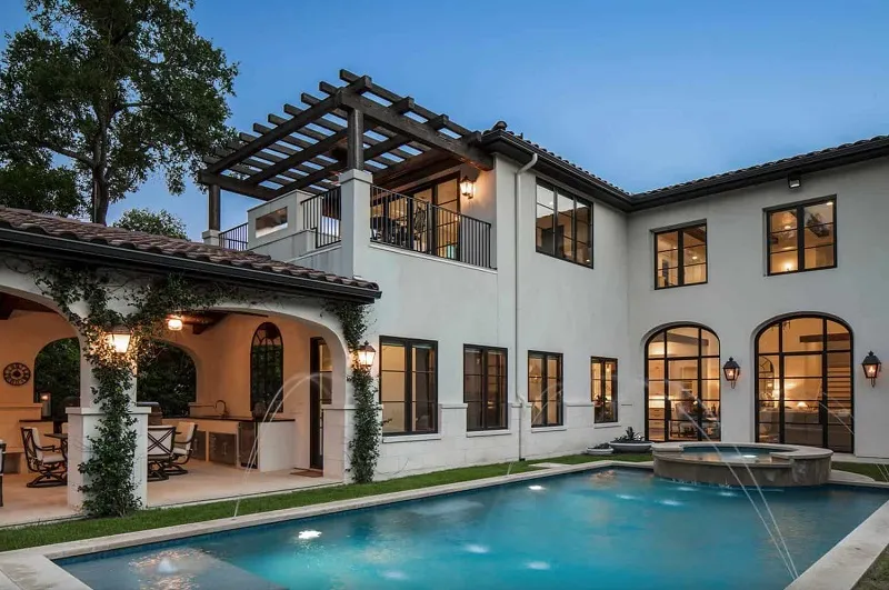 Thiết kế biệt thự Địa Trung Hải lấy cảm hứng từ resort châu Âu, hồ bơi uốn lượn tự nhiên