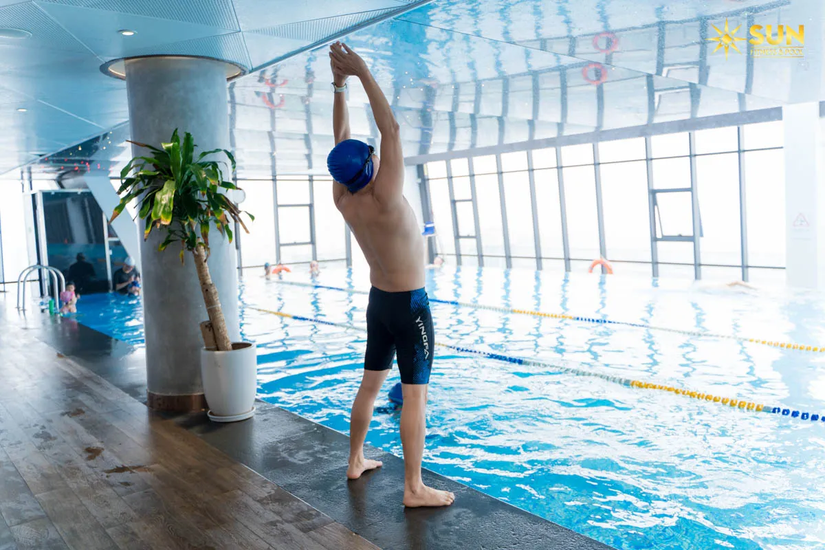 Làm quen với nước trước khi bắt đầu học bơi sải hay bơi ếch đúng kỹ thuật