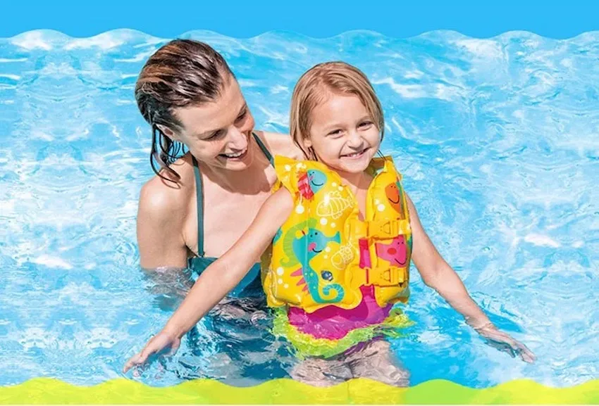 Áo phao bơi Intex có mức giá dao động từ 90.000 – 430.000 VNĐ