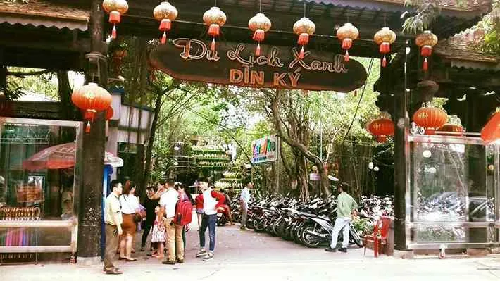 Khu du lịch Dìn Ký có rất nhiều dịch vụ tiện ích