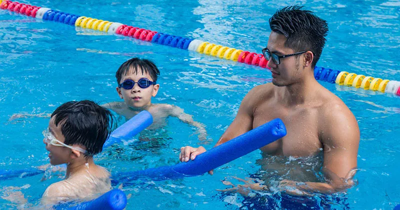 Lớp học cấp chứng chỉ bơi lội cho trẻ em