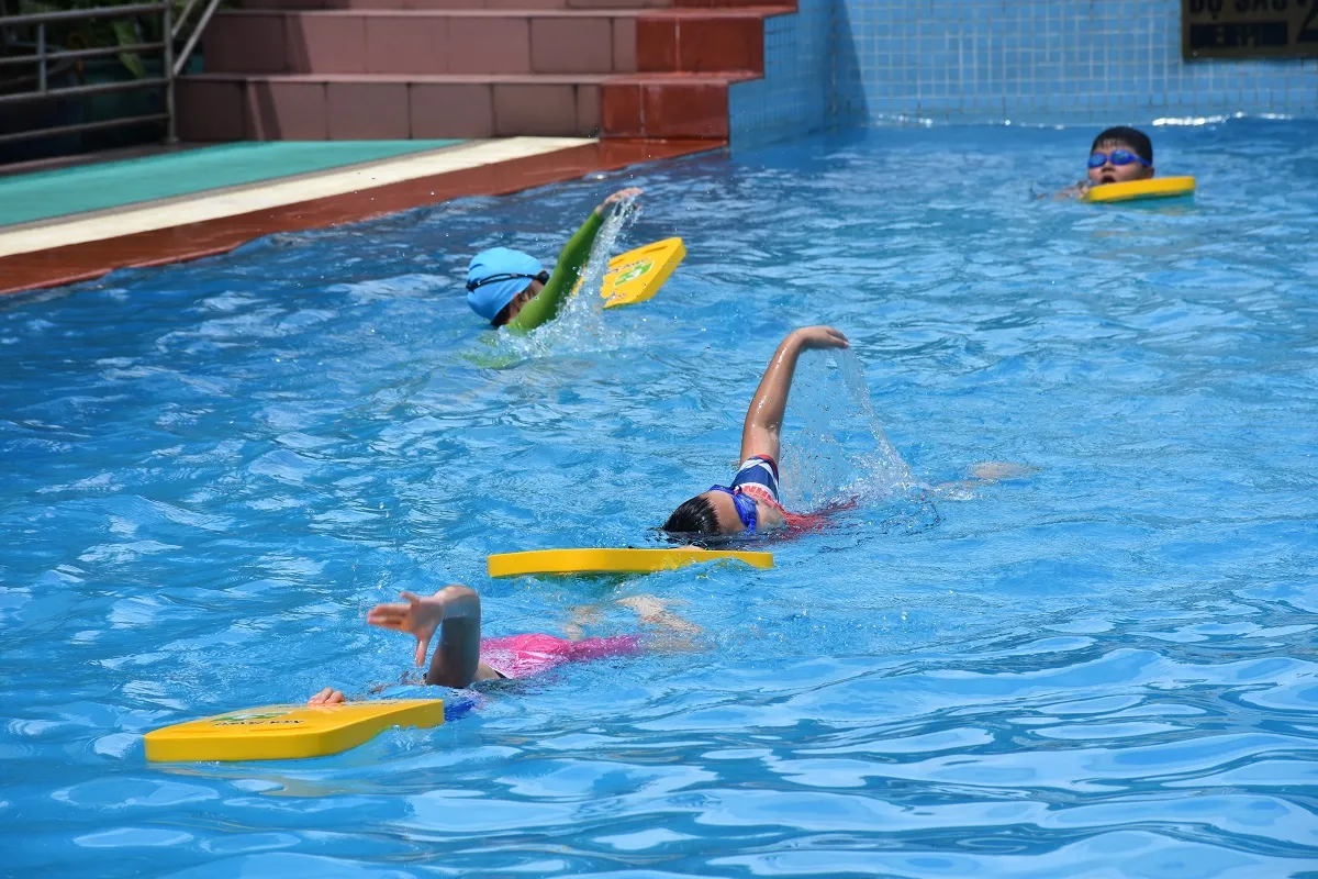 Hồ bơi Tây Thạnh gần Hồ bơi Vườn Thiên Thai