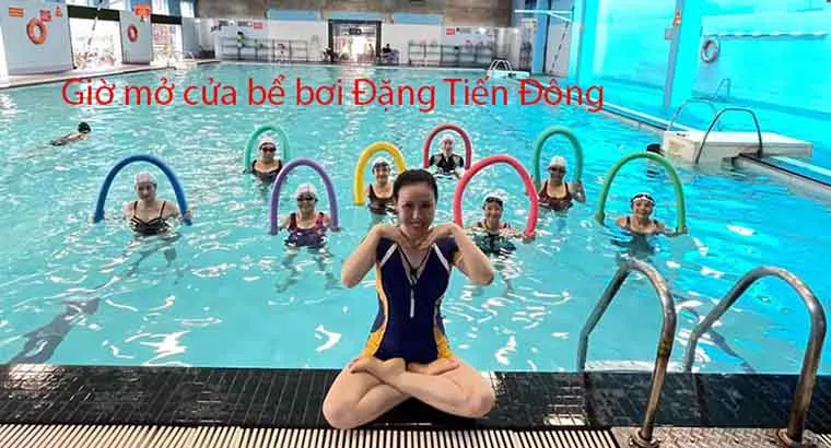 Giở mở cửa của bể bơi bốn mùa Đặng Tiến Đông