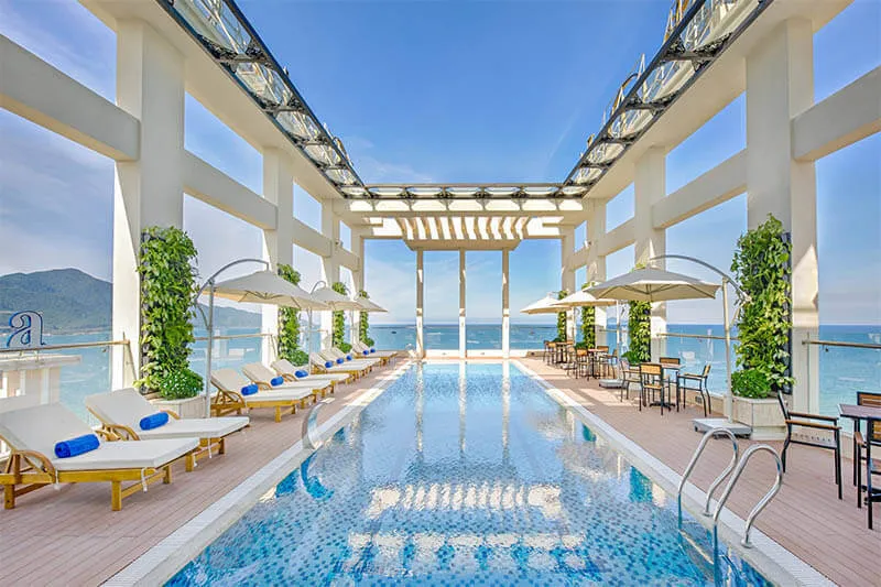 khach san co be boi vo cuc o da nang