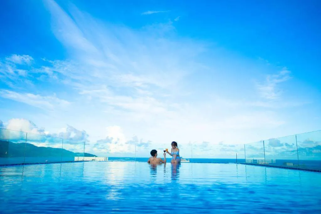 khach san co be boi vo cuc o da nang