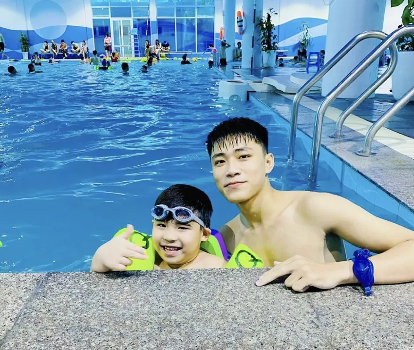 Lớp học bơi ở Hà Nội tại bể bơi bốn mùa 73 Vạn Bảo với nhiều ưu đãi