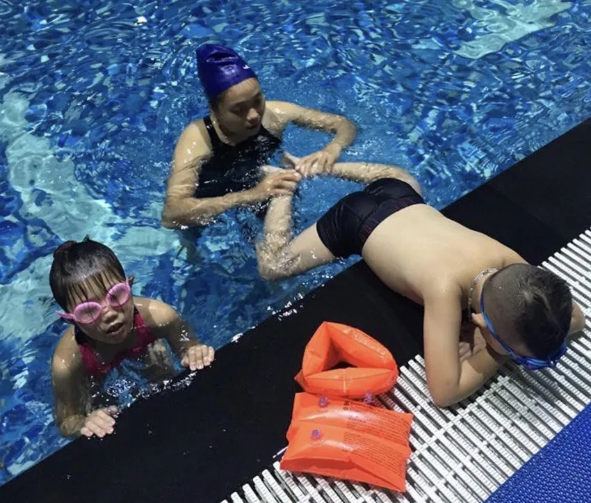 Lớp học bơi kèm riêng cho bé tại Trung tâm Hapu Swimming ở Hà Nội