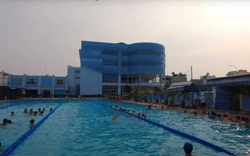 Học bơi tại hồ bơi Phạm Văn Chiêu