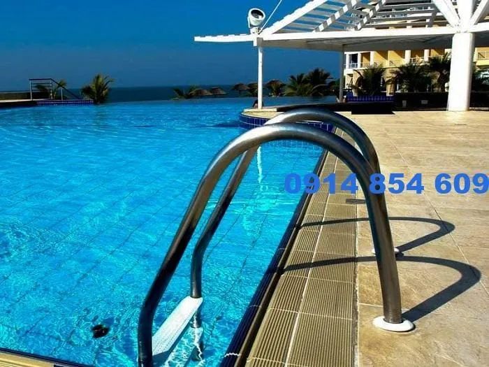 Thiết bị hồ bơi giá rẻ mang đến sự tiện lợi qua các dòng thang inox cao cấp