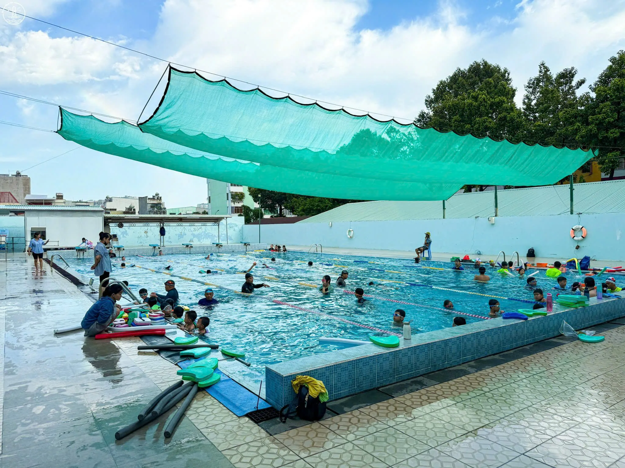 Cơ sở vật chất hiện đại với mái che toàn phần tại hồ bơi Vietsovpetro