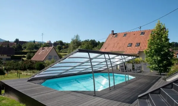 Kiểu dáng mái dốc tối ưu cho các mẫu hồ bơi đẹp tại gia đình