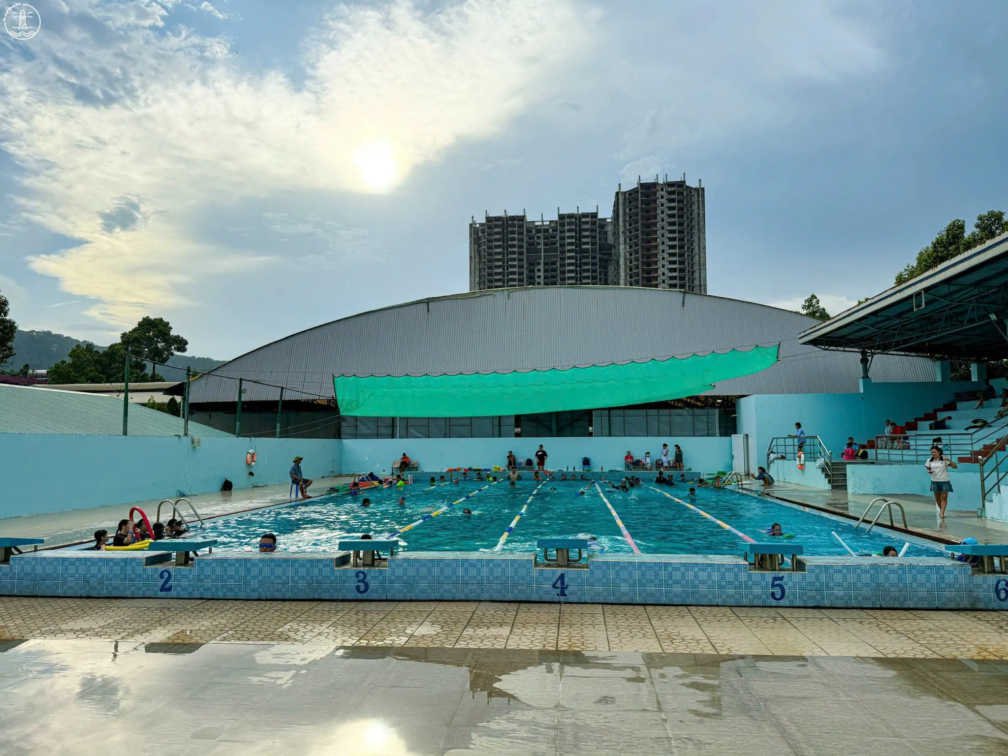 Hoạt động bơi lội mang lại nhiều lợi ích to lớn cho sự phát triển của trẻ