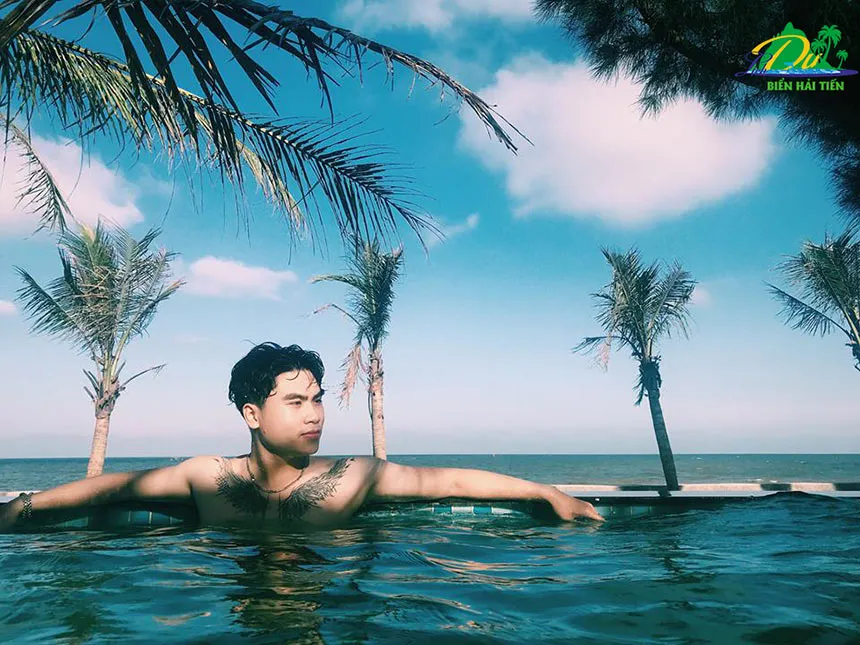 Toàn cảnh không gian bể bơi tại Eureka Linh Trường với tầm nhìn hướng biển tuyệt đẹp