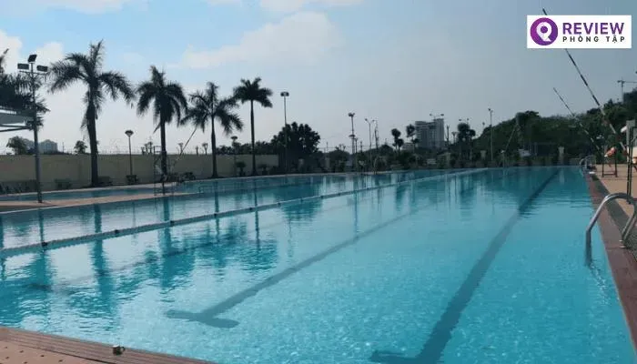 Không gian rộng lớn và xanh mát của bể bơi Cung Việt Tiệp