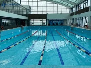 Bể bơi trên cao với công nghệ làm nóng hiện đại tại Level Fitness