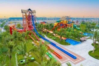 Biển nhân tạo tạo sóng độc đáo tại VinWonders Wave Park