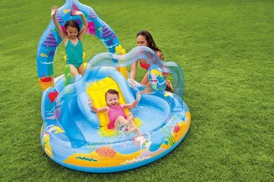 Không gian trưng bày các thiết bị bơi lội hiện đại phục vụ nhu cầu mua đồ bơi trẻ em trên toàn quốc