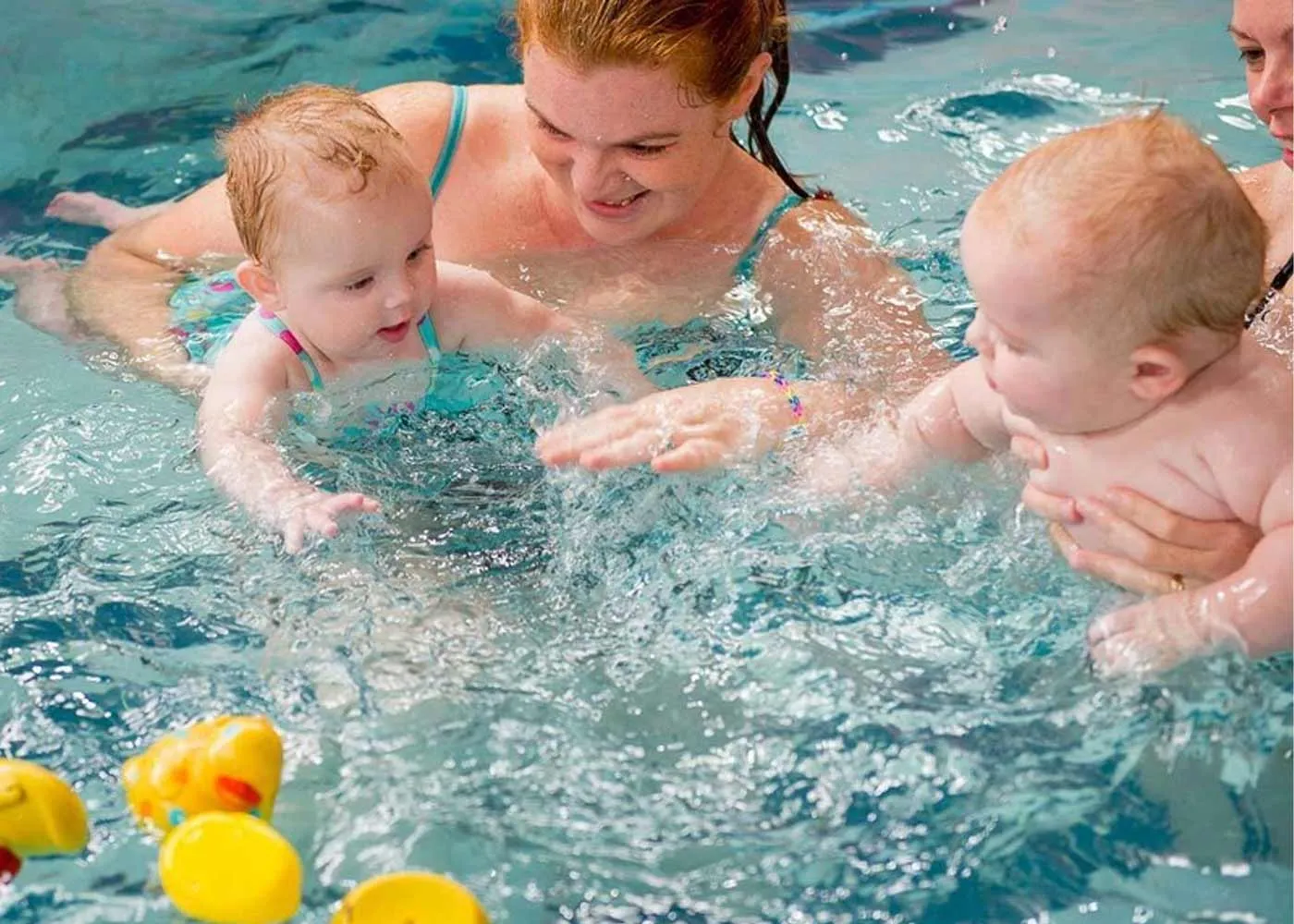 Bé mấy tuổi học bơi giúp trẻ phát triển phản xạ tự nhiên trong môi trường nước