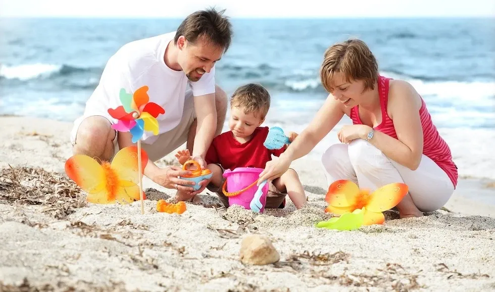 Trang phục bơi dành cho trẻ em với màu sắc nổi bật và chất liệu an toàn