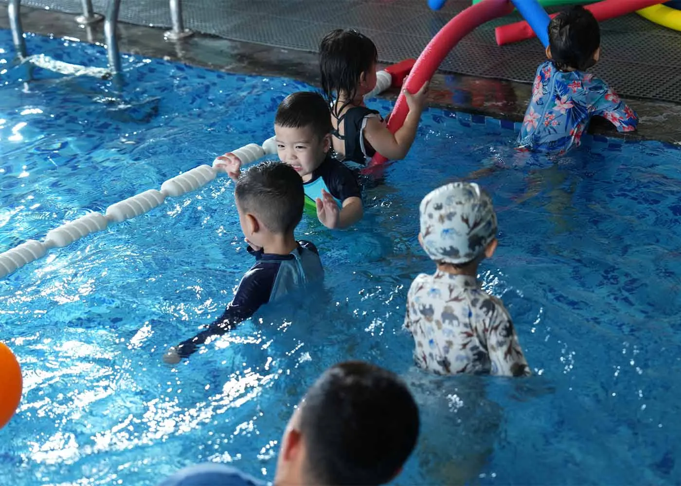 Dạy bơi cho trẻ em