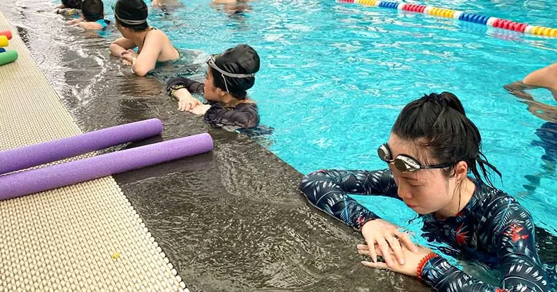 Bể bơi Tân Hoàng Minh Hoàng Cầu không gian rộng rãi sạch sẽ