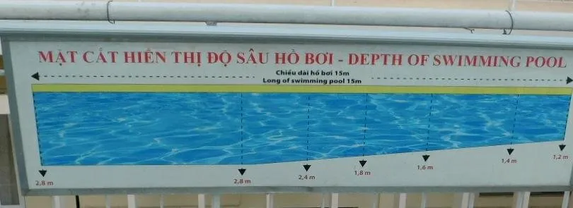 Mô tả độ sâu thực tế của hồ bơi khách sạn Victory trên tầng 6