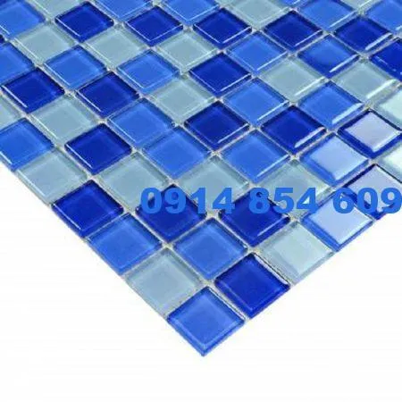 Thiết bị hồ bơi giá rẻ kết hợp với gạch mosaic tạo nên không gian sang trọng