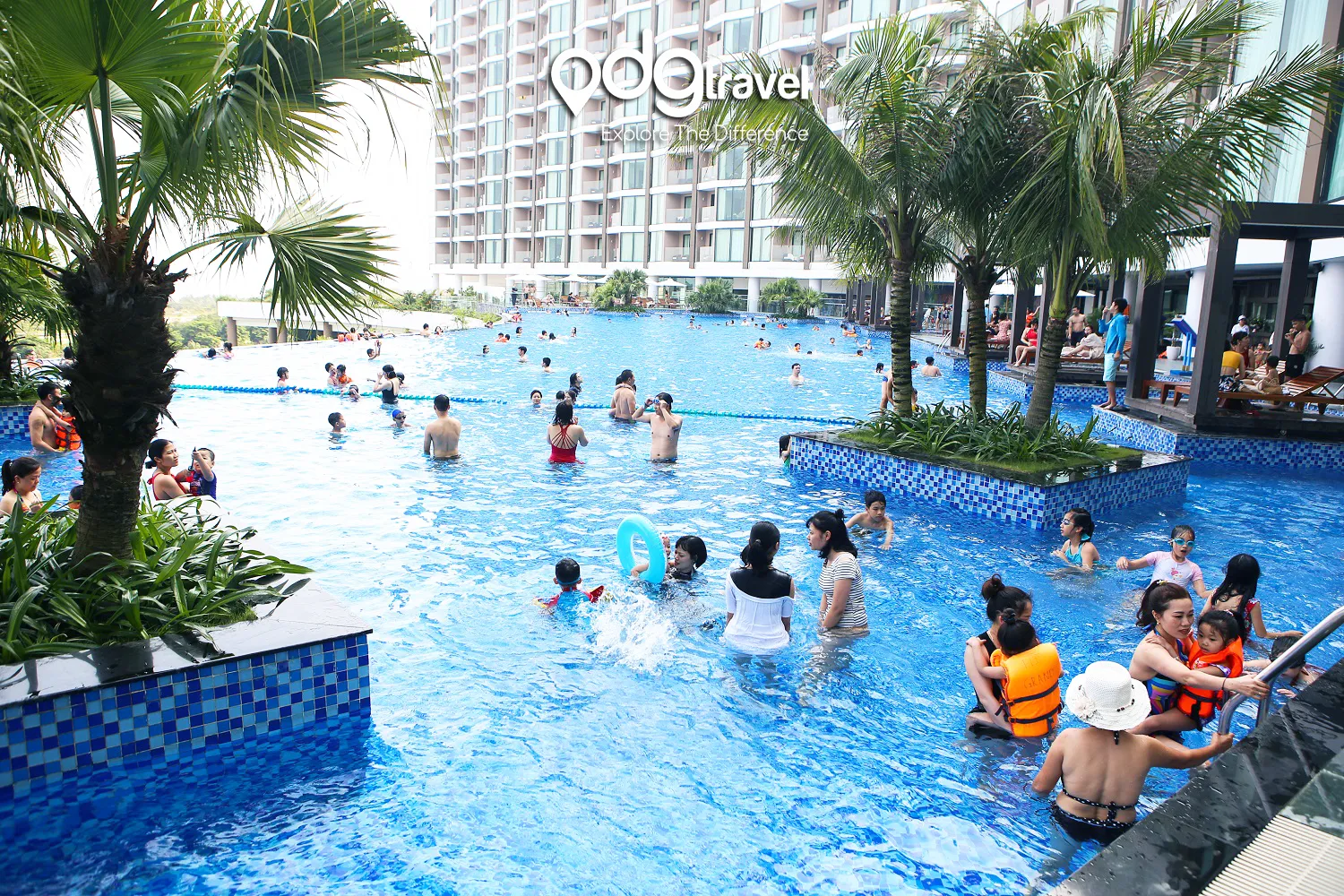 Bảng giá niêm yết và các chương trình khuyến mãi vé bể bơi tại FLC Sầm Sơn