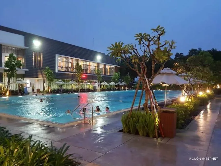 Các lớp học bơi tại hồ bơi Celadon được hướng dẫn bởi đội ngũ huấn luyện viên giàu kinh nghiệm