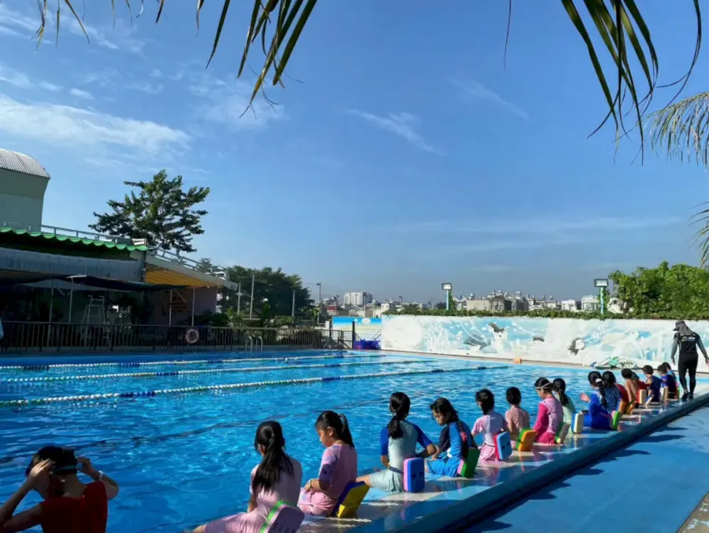 Hồ bơi mở cửa vào mọi ngày trong tuần