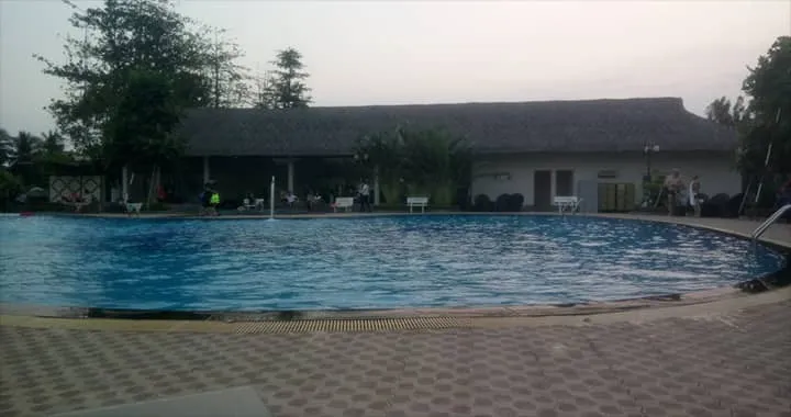 Hồ bơi sang trọng tại khách sạn Mường Thanh Cần Thơ với đầy đủ tiện nghi