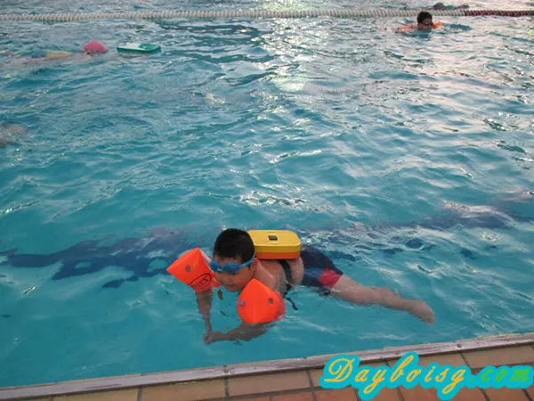 Lớp học bơi cho bé tại hồ bơi nguyễn tri phương rất uy tín