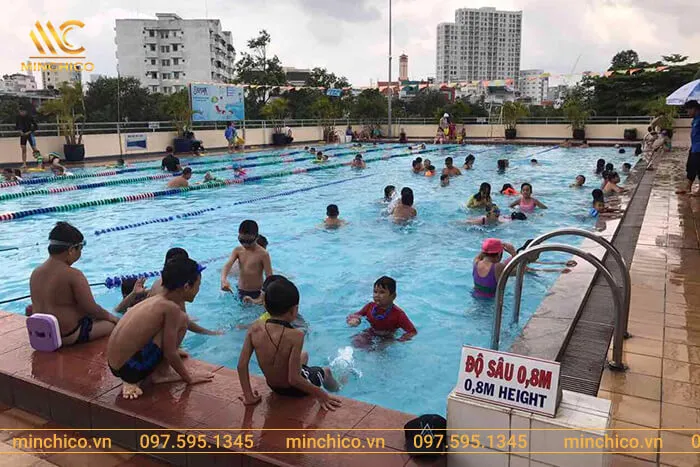 Cơ sở vật chất hiện đại giúp người bơi thoải mái luyện tập