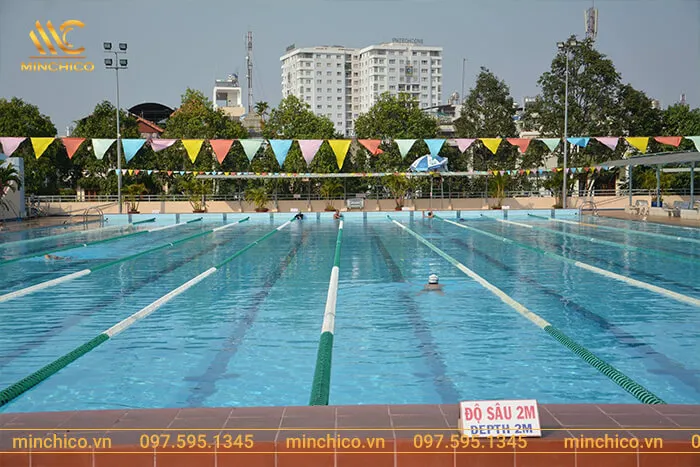 Khu vực vệ sinh và phòng tắm được dọn dẹp sạch sẽ định kỳ