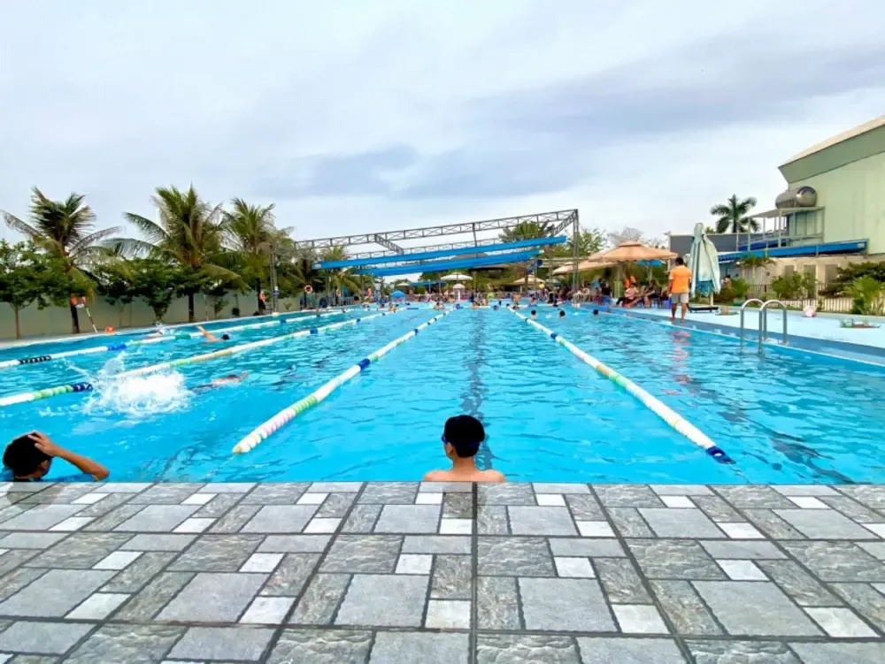 Hồ bơi Thới An quận 12 nằm trong khu phức hợp giải trí Thới An Riverside