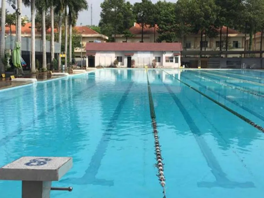 Hình ảnh hồ bơi TTTDTT Quận 12 vào buổi sáng