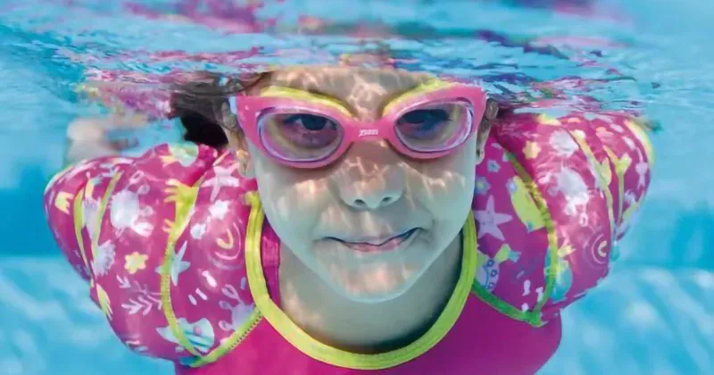 Bể bơi khách sạn Kim Liên sở hữu không gian rộng rãi và làn nước trong xanh đạt chuẩn