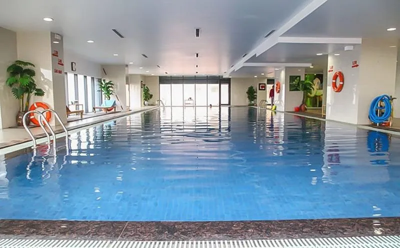 Nhu cầu tìm kiếm bể bơi quận Hoàng Mai tăng cao vào mùa hè nắng nóng