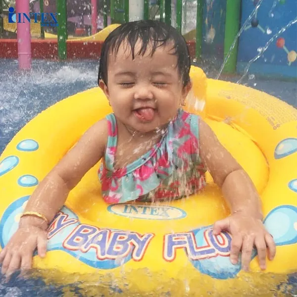 Bé yêu vui chơi an toàn cùng phao bơi Intex 56585