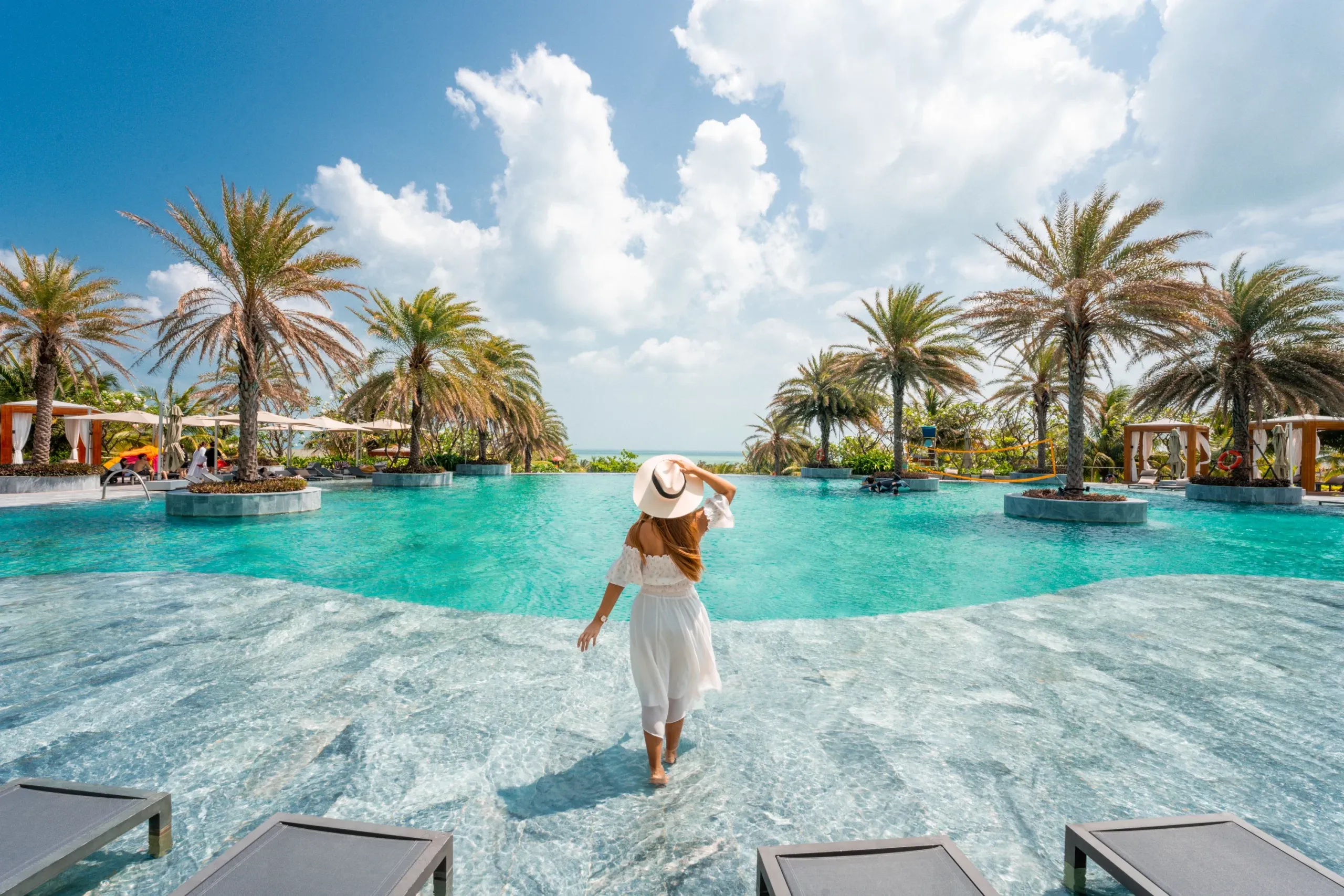 khách sạn có hồ bơi vô cực ở nha trang tại Movenpick Resort