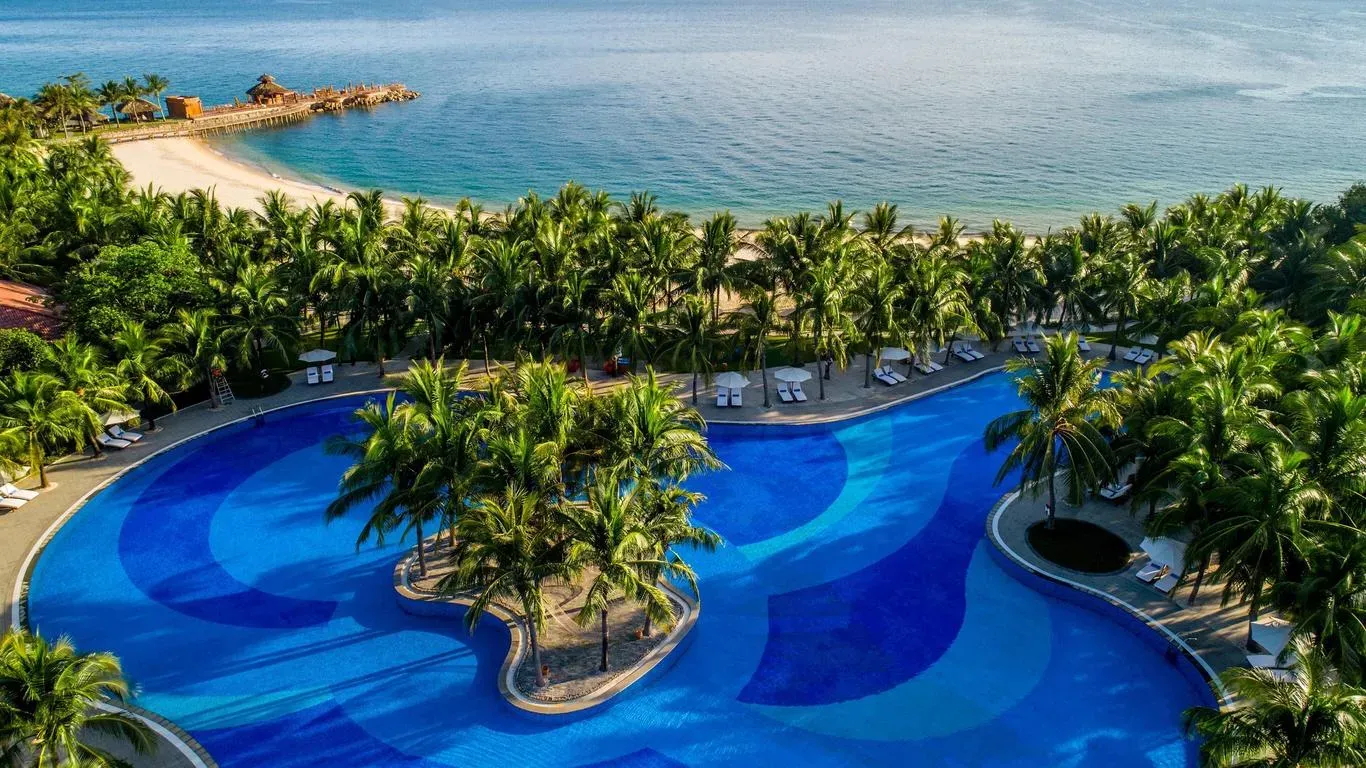 khách sạn có hồ bơi vô cực ở nha trang tại Vinpearl Luxury