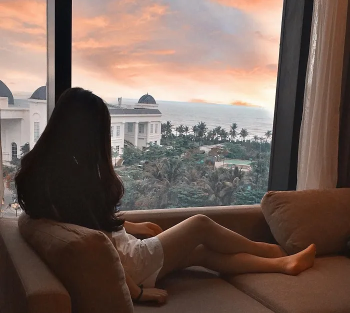 Căn phòng có tầm nhìn hướng biển tuyệt đẹp tại khách sạn ở sầm sơn có bể bơi FLC Grand Hotel