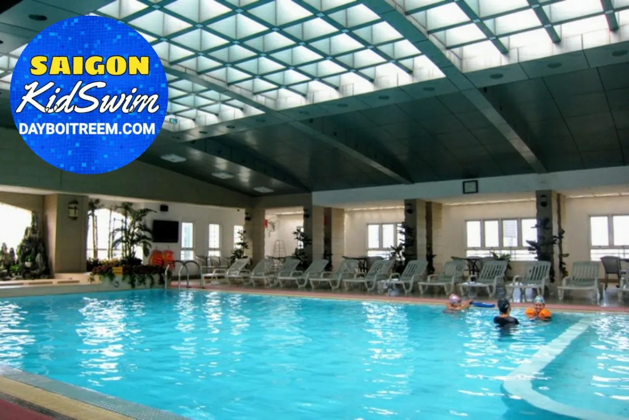 Hồ bơi có mái che tại Silverland May là nơi thư giãn đỉnh cao