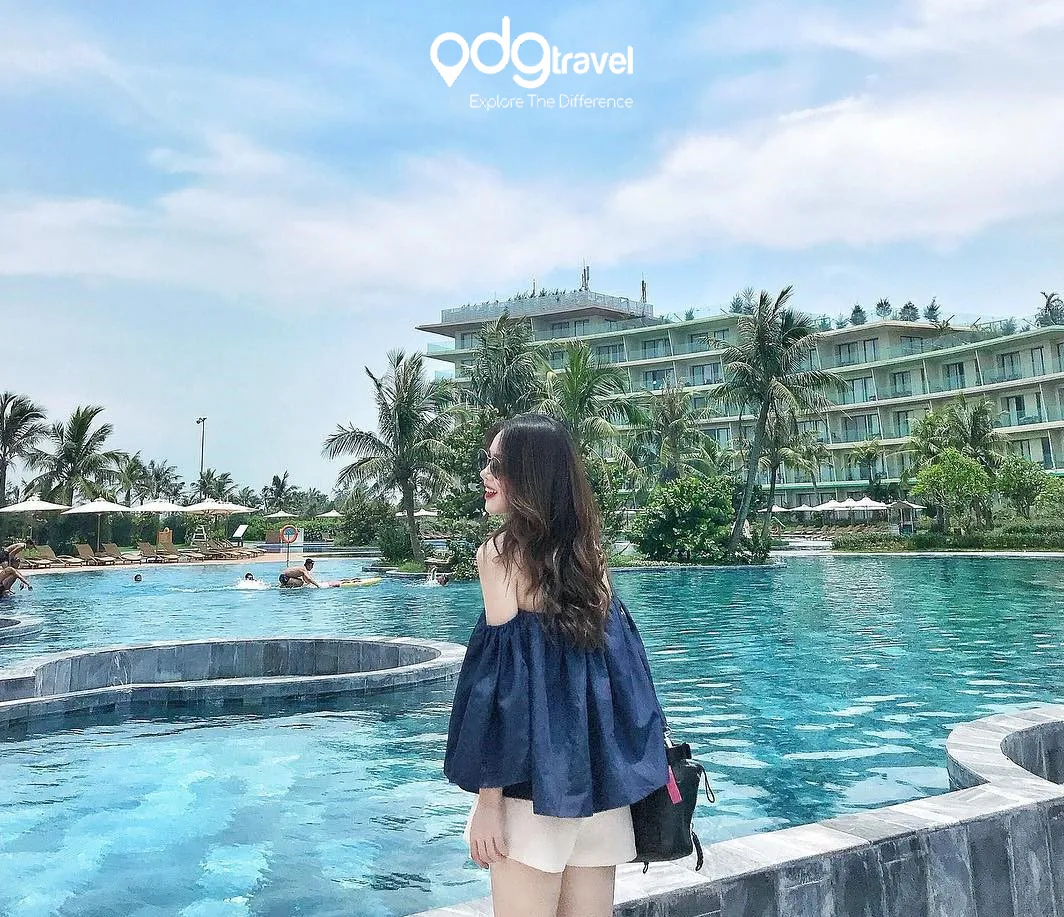 Khung cảnh nghỉ dưỡng lý tưởng kết hợp giữa bơi lội và thư giãn tại resort