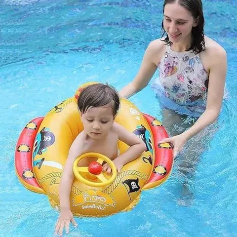 Sự giám sát của người lớn là cực kỳ quan trọng khi cho trẻ em tập bơi với phao