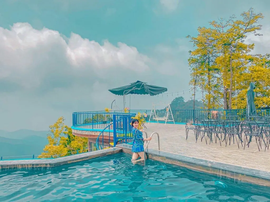 Poko Ecolodge mang đến không gian bơi lội hòa quyện cùng thiên nhiên hoang sơ